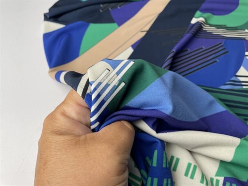 Polyesterjersey - flot grafisk mønster i blå, grøn og lilla